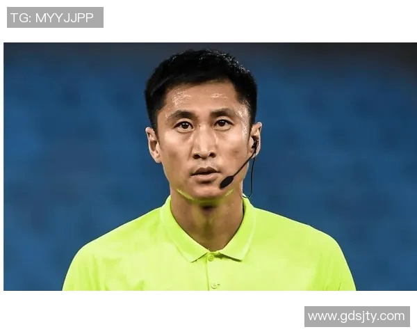 足球明星纷纷点赞马宁执法表现展现中国裁判新风貌